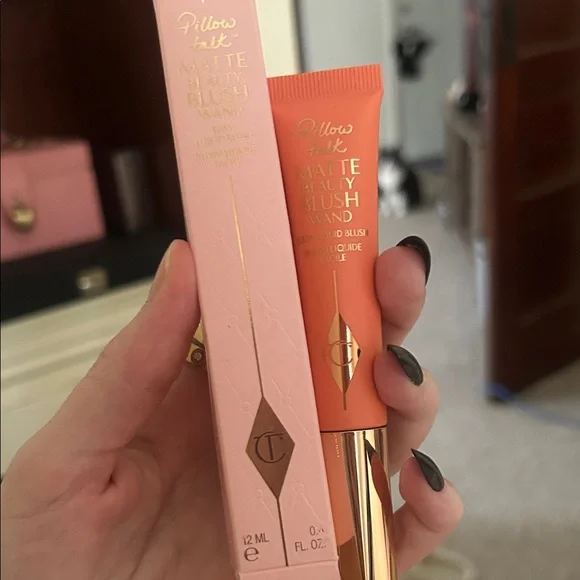 Charlotte Tilbury Pillow Talk Matte Blush Wand - Soft Pink - Picture 3 of 3